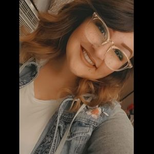 Meet your Posher, Abbie